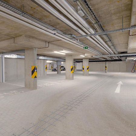 Bright 2Br - 4Th Floor, Balcony, Free Parking By Gravity Prague Appartement Buitenkant foto