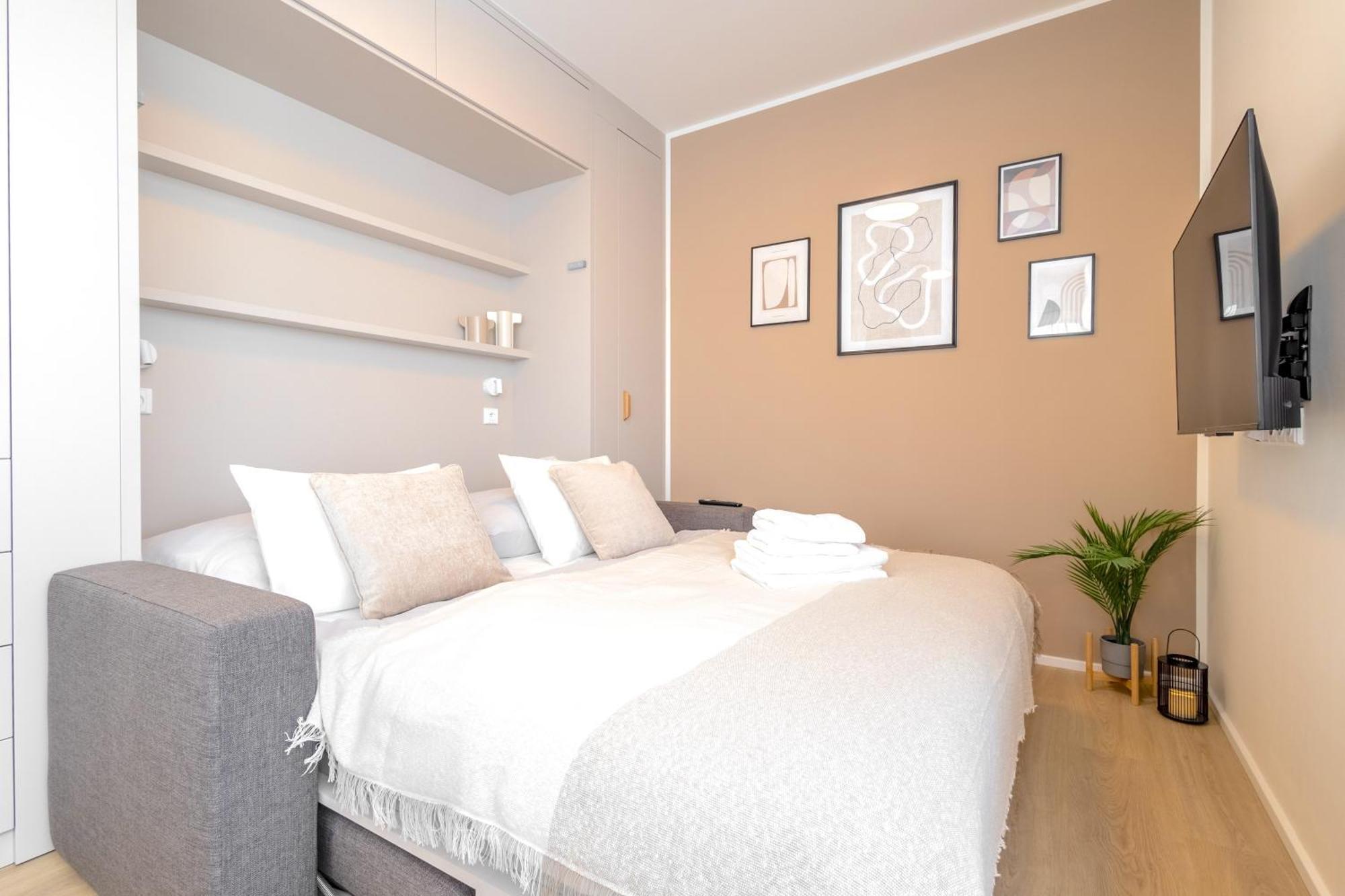 Bright 2Br - 4Th Floor, Balcony, Free Parking By Gravity Prague Appartement Buitenkant foto