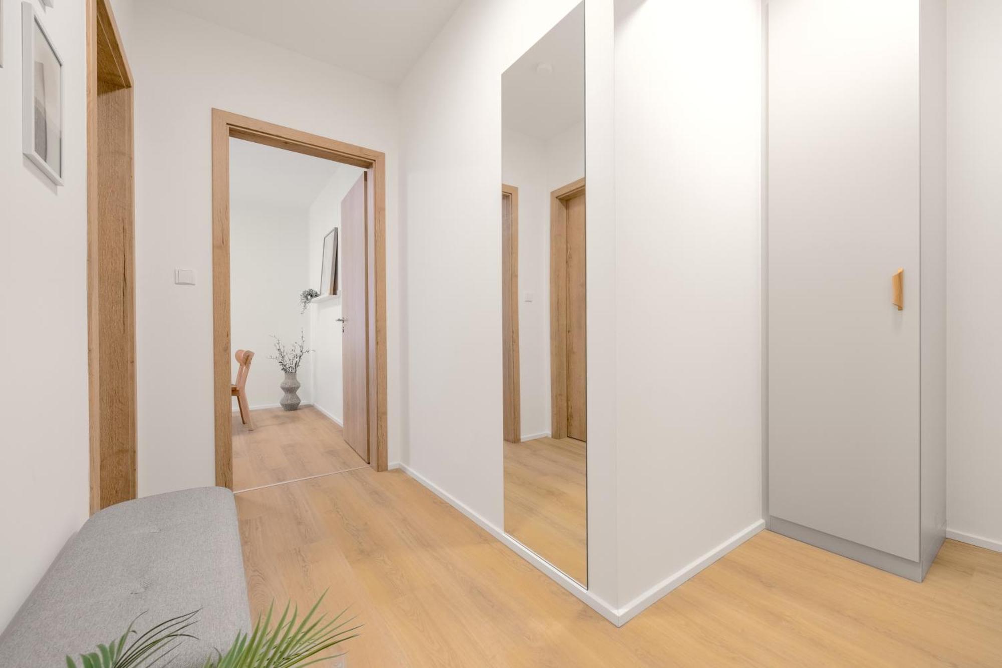 Bright 2Br - 4Th Floor, Balcony, Free Parking By Gravity Prague Appartement Buitenkant foto