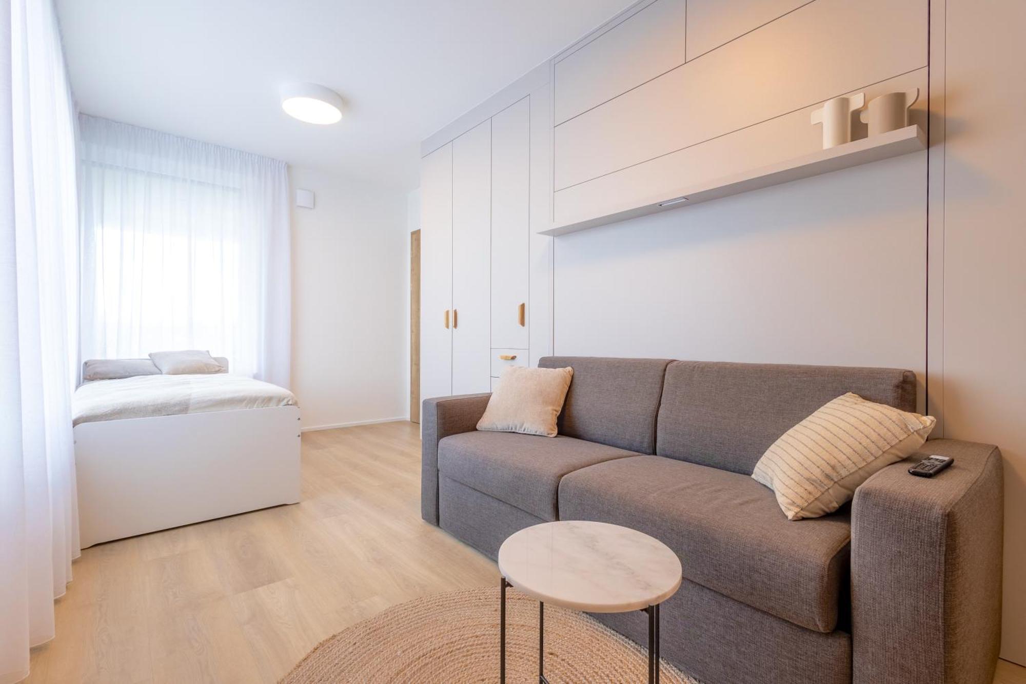Bright 2Br - 4Th Floor, Balcony, Free Parking By Gravity Prague Appartement Buitenkant foto