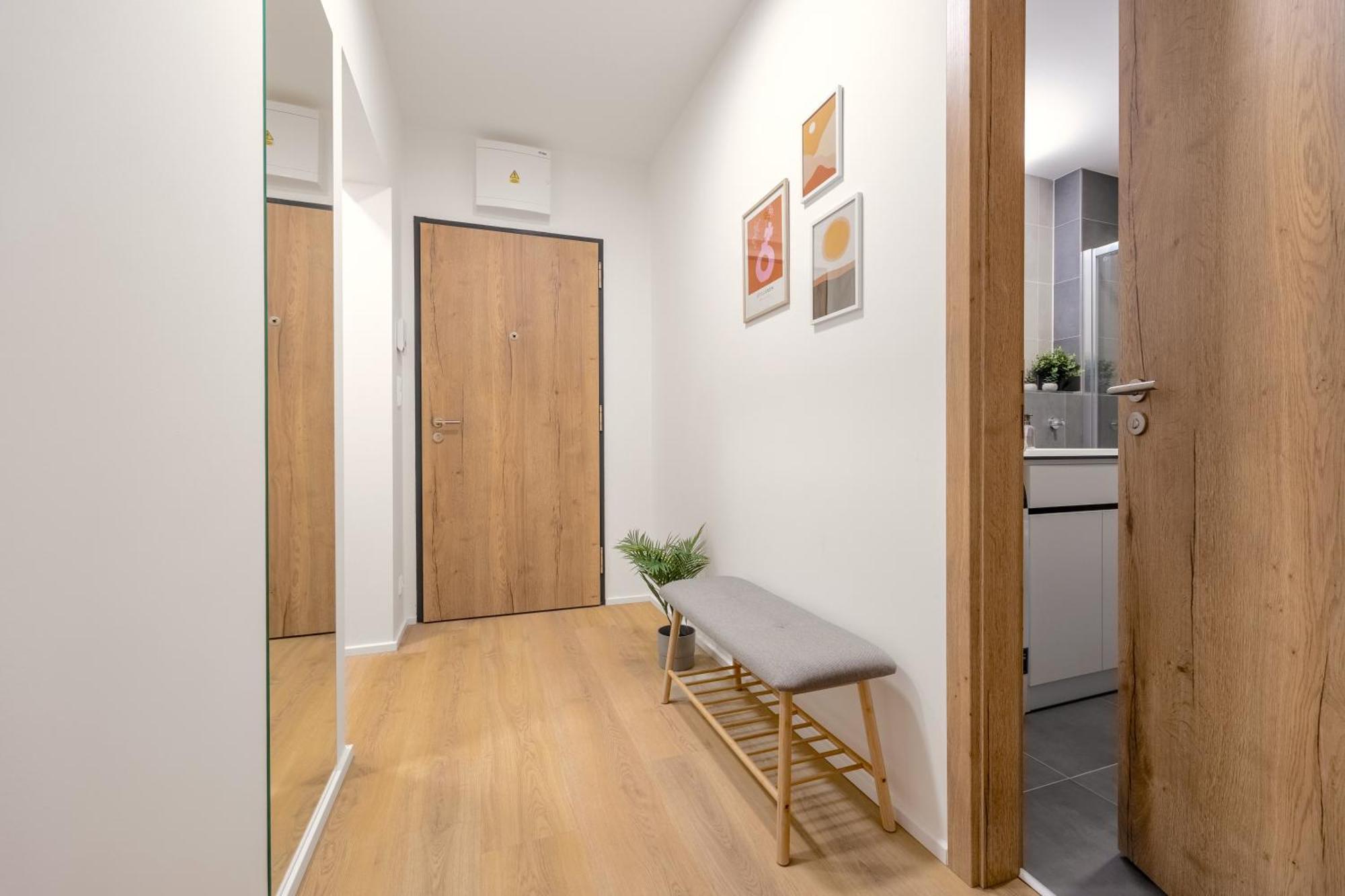 Bright 2Br - 4Th Floor, Balcony, Free Parking By Gravity Prague Appartement Buitenkant foto