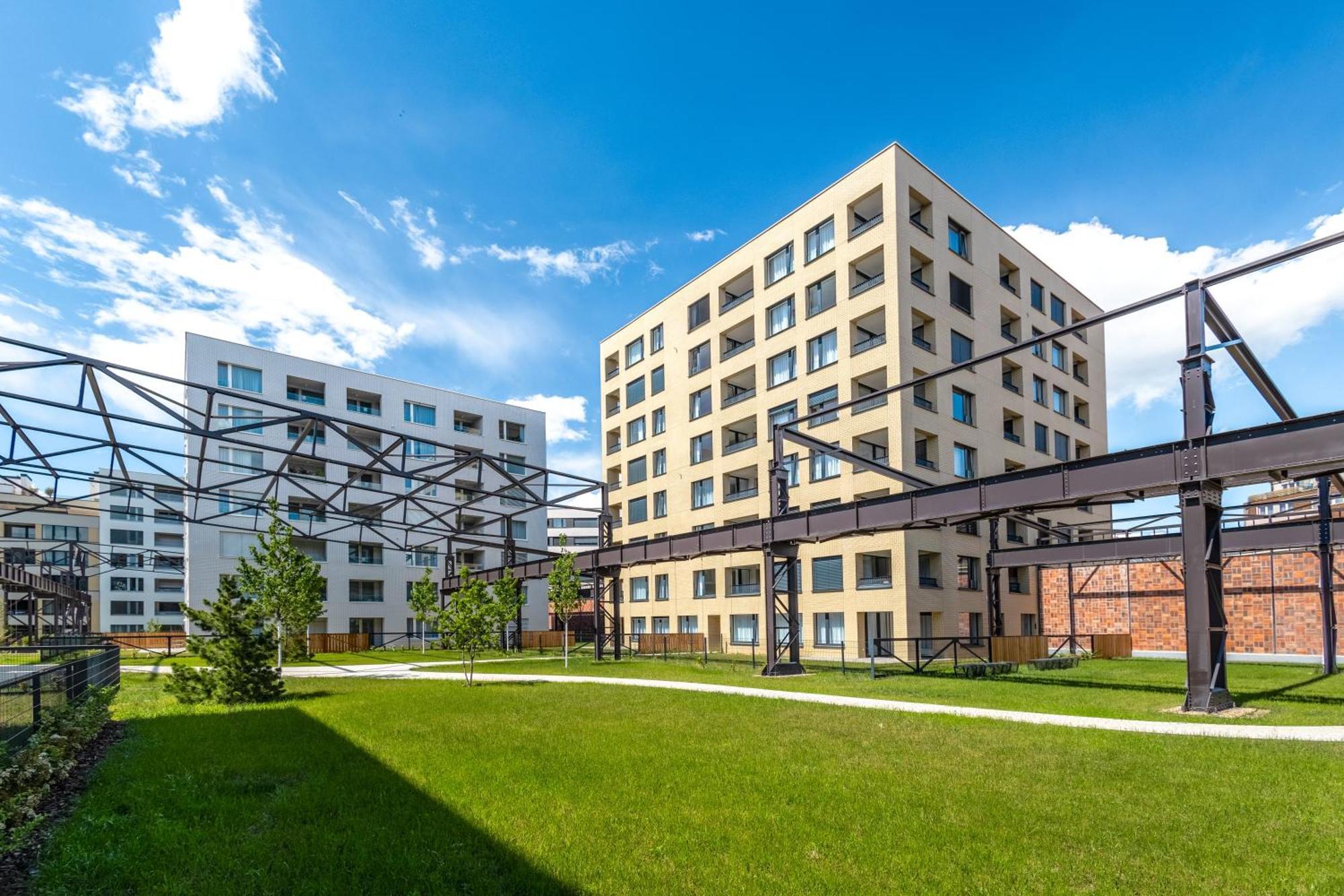 Bright 2Br - 4Th Floor, Balcony, Free Parking By Gravity Prague Appartement Buitenkant foto