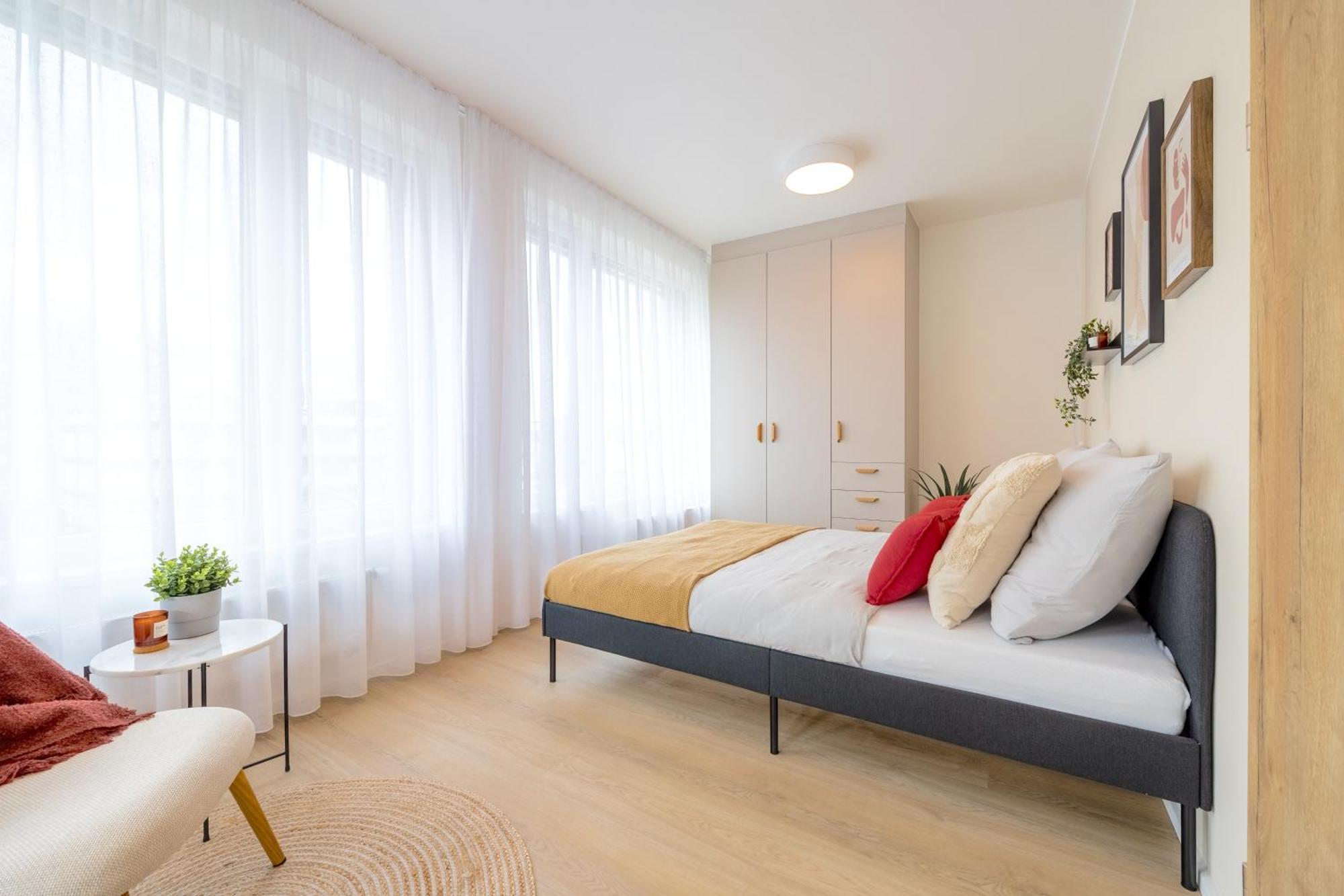 Bright 2Br - 4Th Floor, Balcony, Free Parking By Gravity Prague Appartement Buitenkant foto